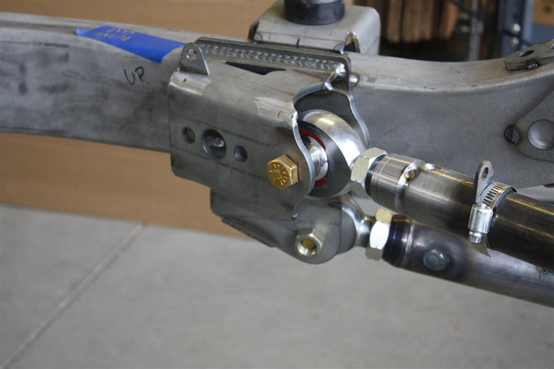 Load image into Gallery viewer, DCU Universal Johnny Joint Style Rear 4-Link Conversion Brackets
